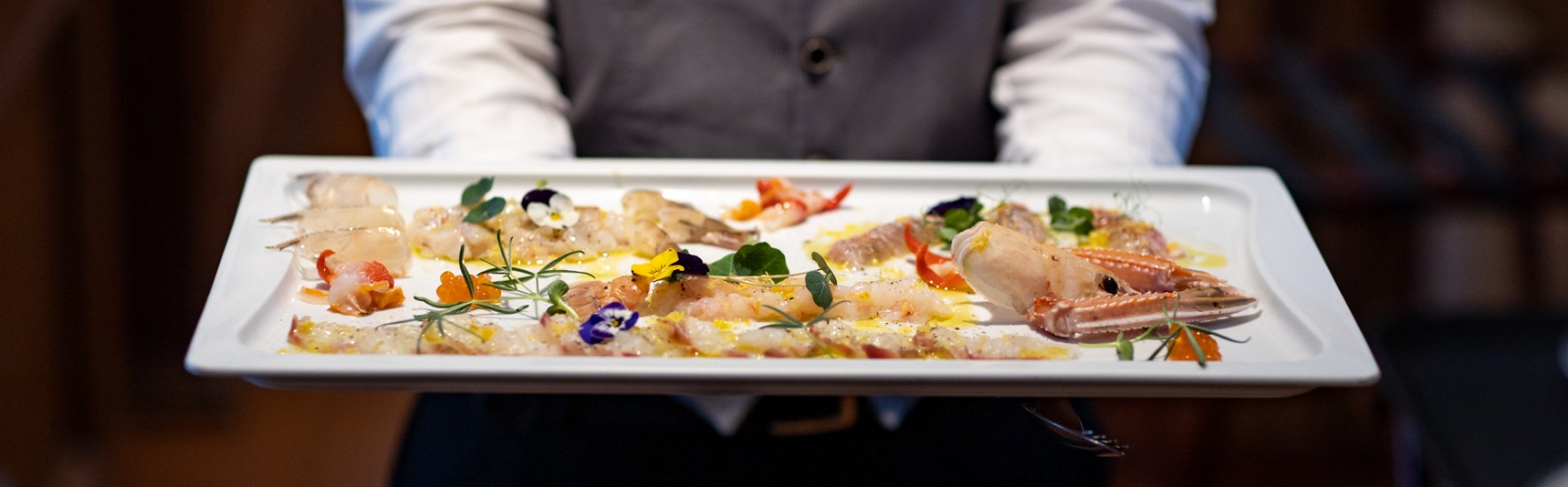 job in a seafood restaurant in thessaloniki