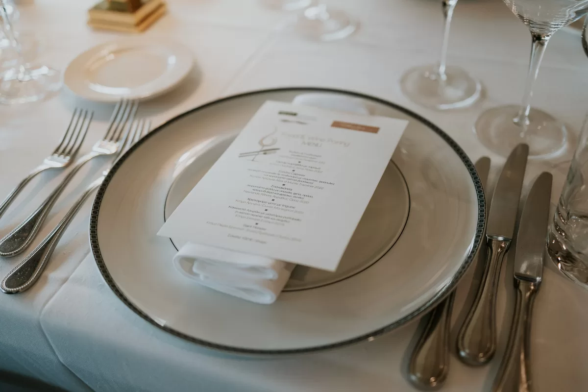 ρεβεγιόν - σερβίτσιο - mavri thalassa