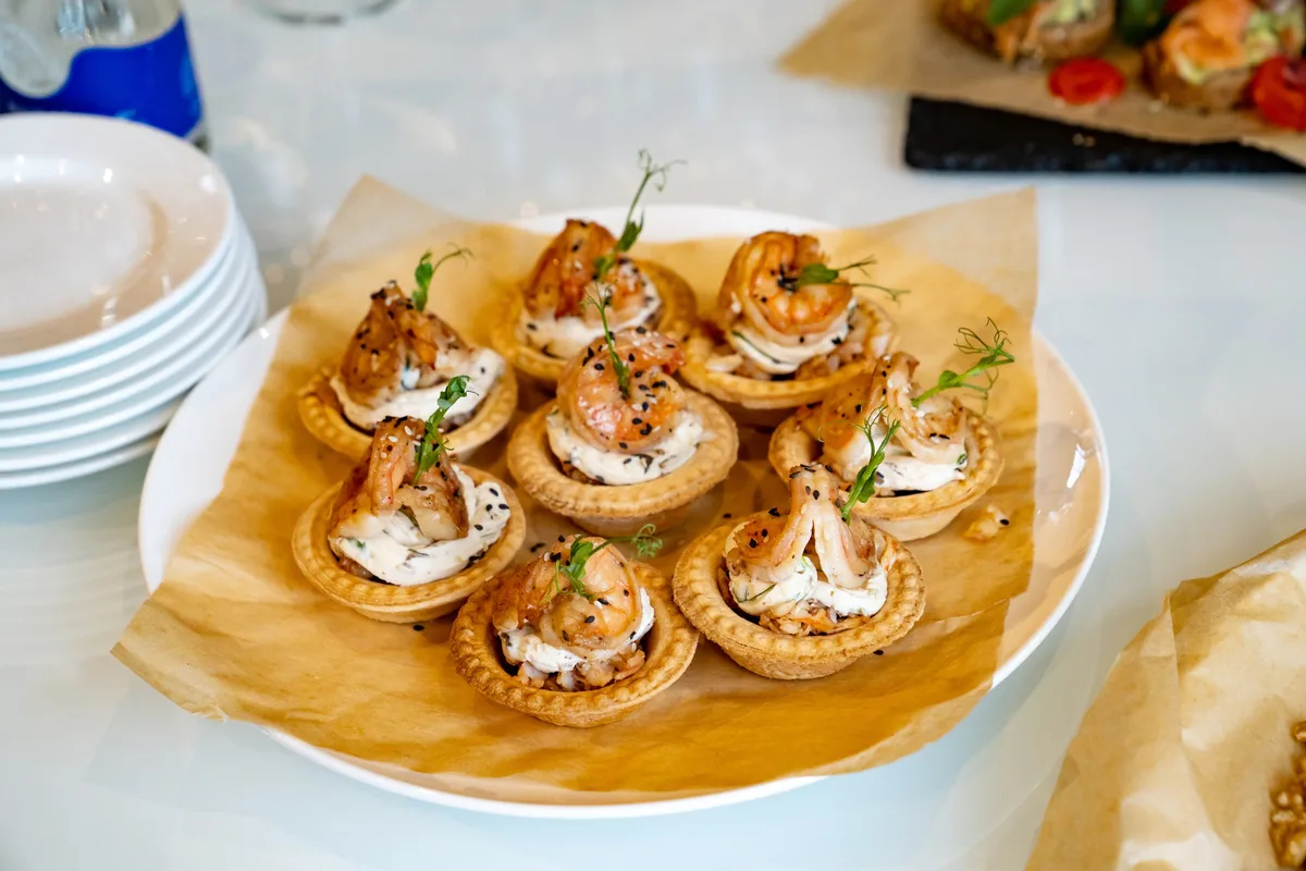 mavrithalassa - καναπεδάκια με θαλασσινά - γαρίδες