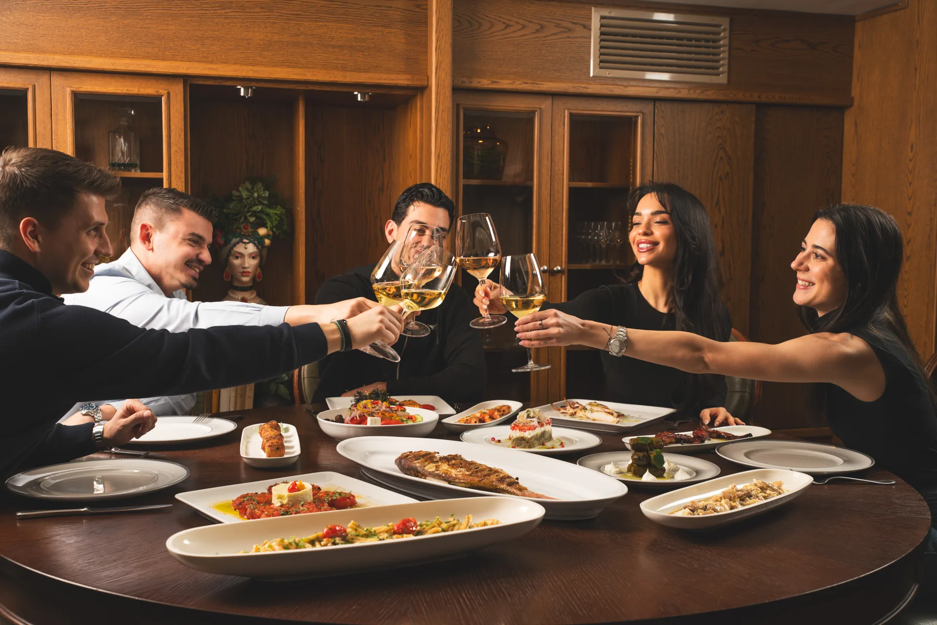 δειπνο στη μαυρη θαλασσα